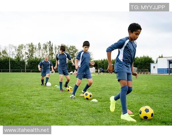 足球明星精彩运球瞬间高清图片展示尽显球场魅力与技术风采